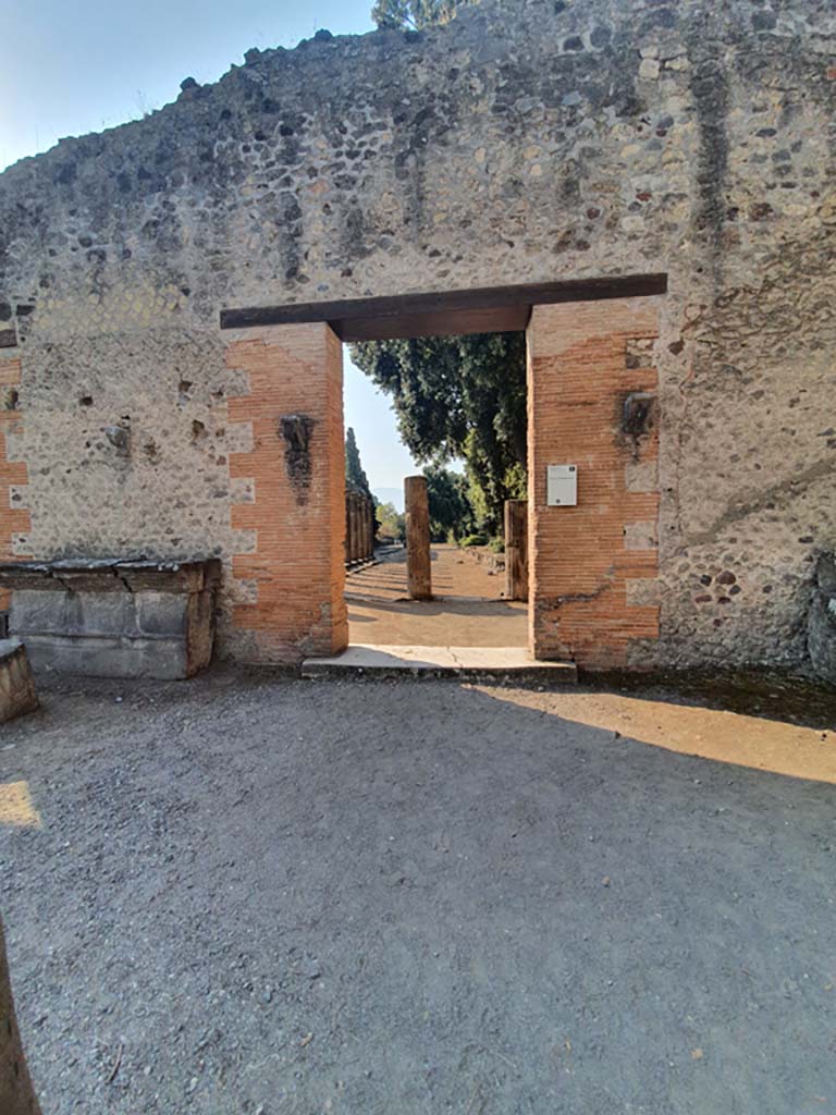 VIII.7.30 Pompeii. July 2021. Looking south to other entrance doorway. 
Foto Annette Haug, ERC Grant 681269 DÉCOR.

