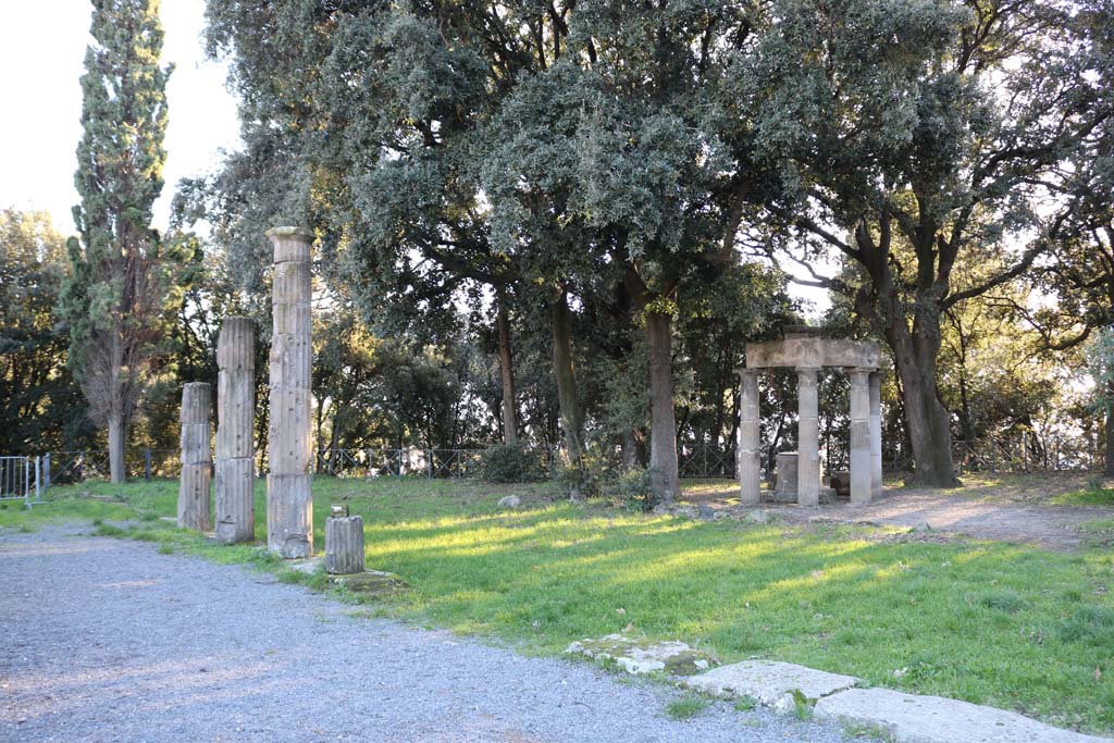 VIII.7.32 Pompeii. December 2018. Looking south-east in Triangular Forum, with Tholos, on right. Photo courtesy of Aude Durand.


