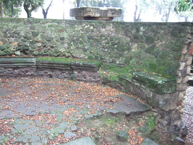 VIII.7.33 Pompeii Triangular Forum. December 2005. East end of semi circular stone bench.