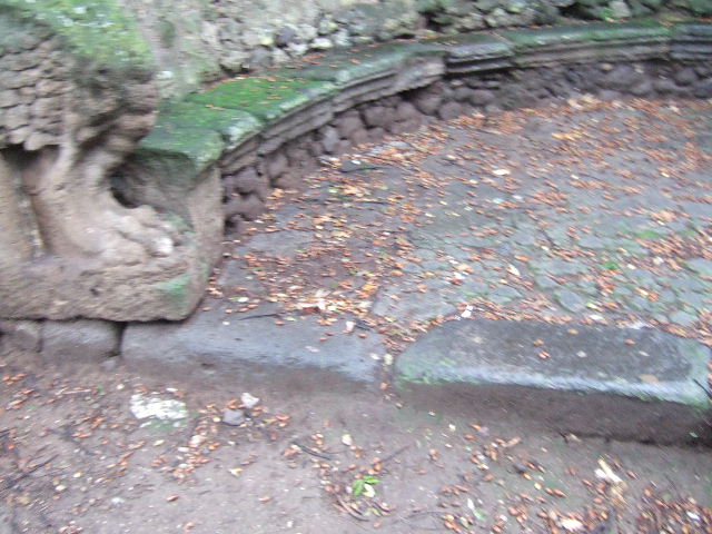 VIII.7.33 Pompeii Triangular Forum. December 2005. Front west end of semi circular stone bench.