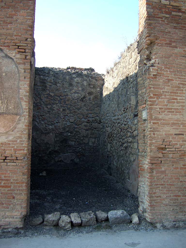IX.1.23 Pompeii. September 2005. Entrance, looking north from Via dellAbbondanza.
In August 1858, graffiti found between IX.1.23 and IX.1.24, on the right pilaster were

CN Cn(aeum) Helvium
aed(ilem)  d(ignum)  r(ei)  p(ublicae)  o(ro)  v(os)  f(aciatis)  dignus
est     [CIL IV 1075]

L(ucium)  P(opidium) L(uci)  f(ilium)   [CIL IV 1076]

On the east wall of the shop, a graffito was found in August 1858 reading

Iudiciis  Augusti  Augustae  feliciter
nobis  salvis  felices  sumus
perpetuo    [CIL IV 1074]

See Pagano, M. and Prisciandaro, R., 2006. Studio sulle provenienze degli oggetti rinvenuti negli scavi borbonici del regno di Napoli.  Naples: Nicola Longobardi.  (p. 175)
For CIL IV 1074, See Varone, A. and Stefani, G., 2009. Titulorum Pictorum Pompeianorum, Rome: Lerma di Bretschneider, (p.378). 
This is now conserved in Naples Archaeological Museum, inventory number 4664.
