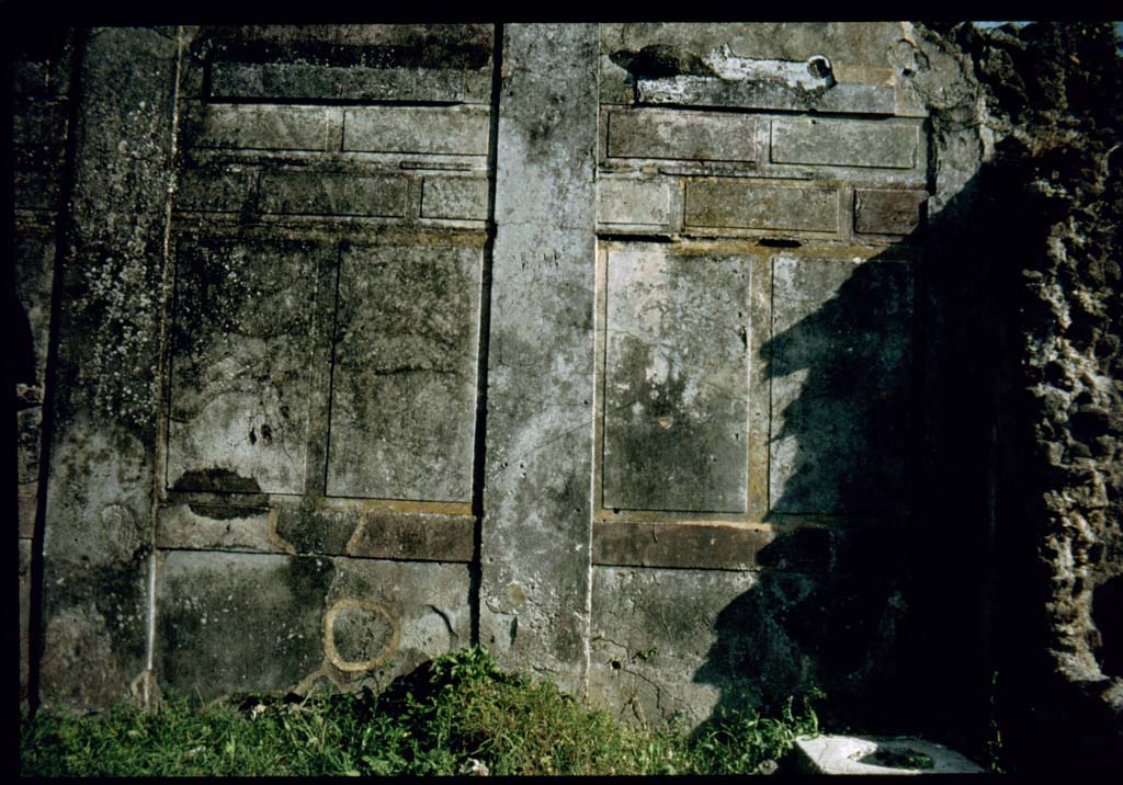 IX.3.2 Pompeii. Garden area.  South wall with stucco decoration in the first style.  
Photographed 1970-79 by Günther Einhorn, picture courtesy of his son Ralf Einhorn.

