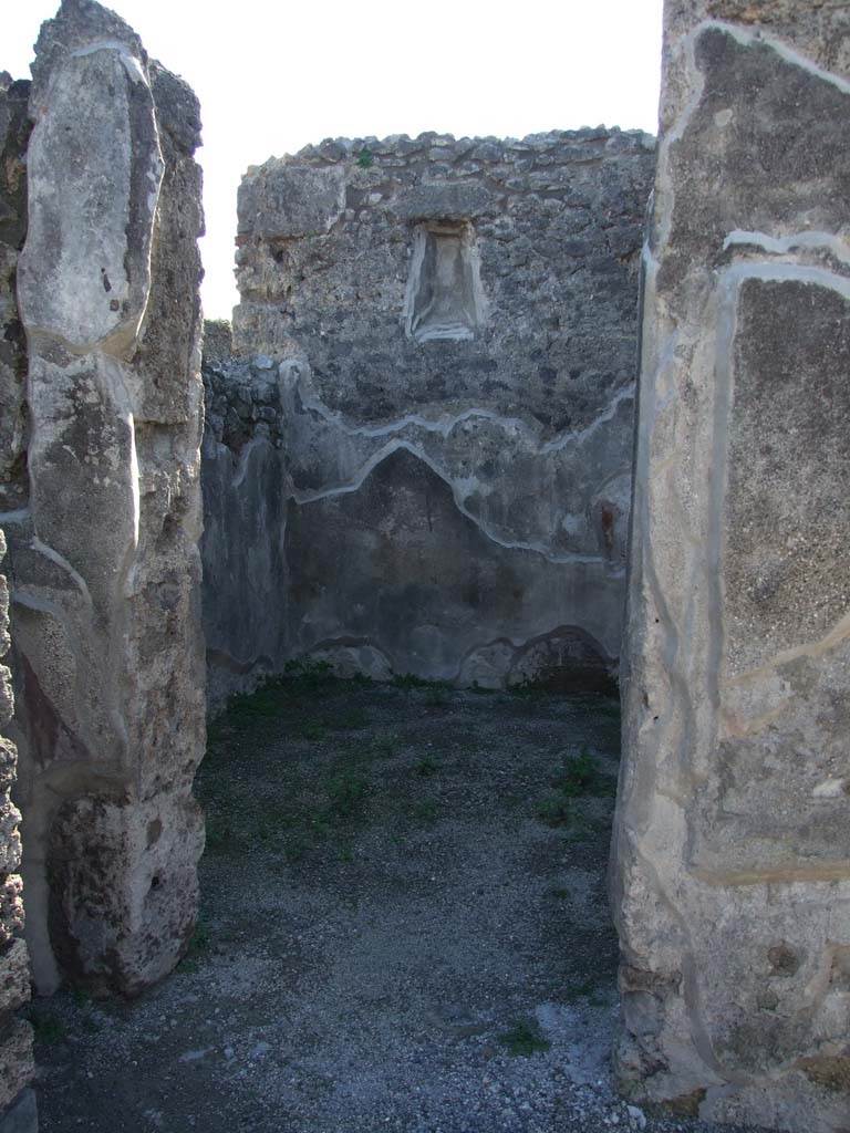 IX.3.2 Pompeii. March 2009. Small room or cubiculum on south side of entrance corridor.