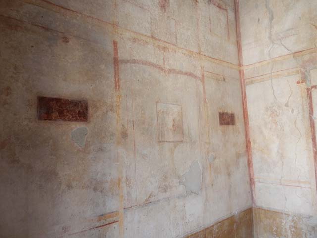 IX.3.5 Pompeii.  March 2009. Room 16.   West wall.  Upper area of Centre.  Painted face.