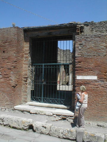 IX.3.5 Pompeii. September 2004.  Room 1.  Fauces.