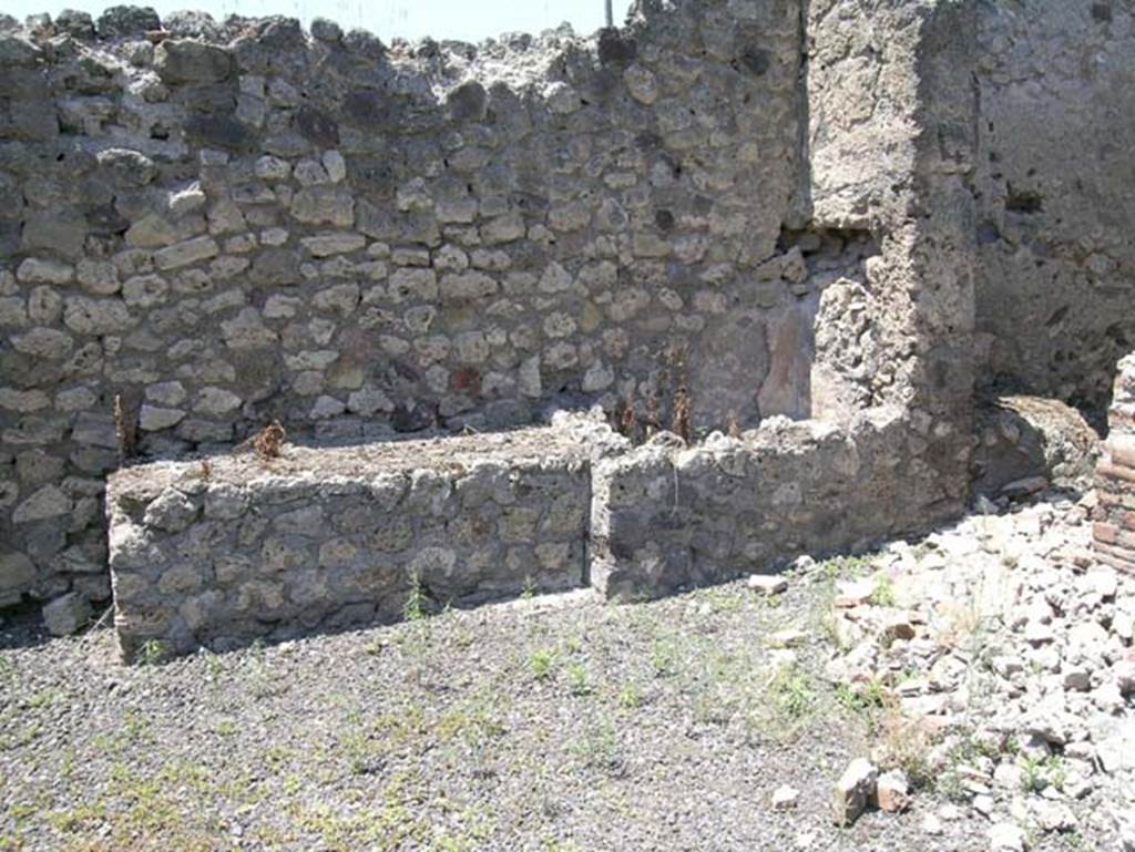 IX.3.17 Pompeii. June 2005. Remains of bench with water basin against west wall of workshop.  Photo courtesy of Nicolas Monteix.
