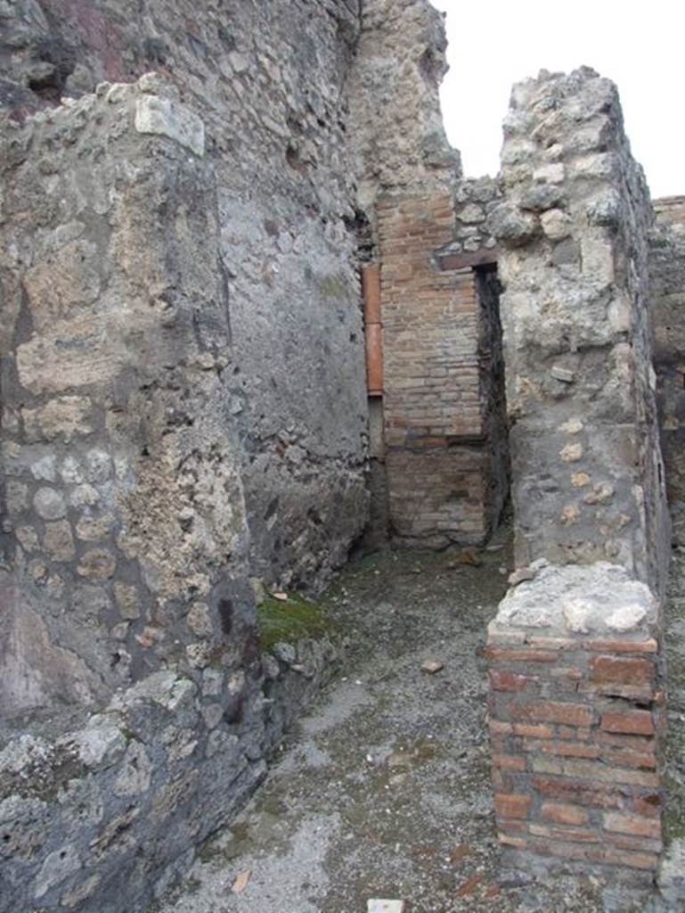 IX.3.17 Pompeii. March 2009. Entrance to corridor.

 
