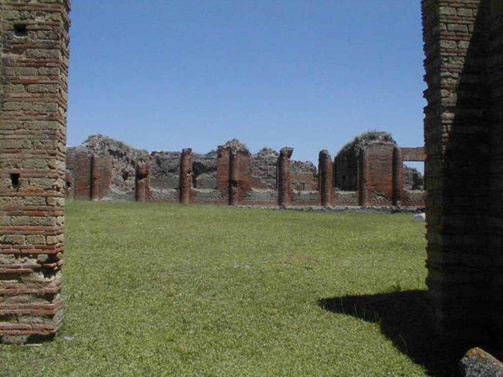 IX.4.5 Pompeii. May 2005. Looking east across palaestra “d” to, left to right, apodyterium “p”, tepidarium “q” and caldarium “s”.