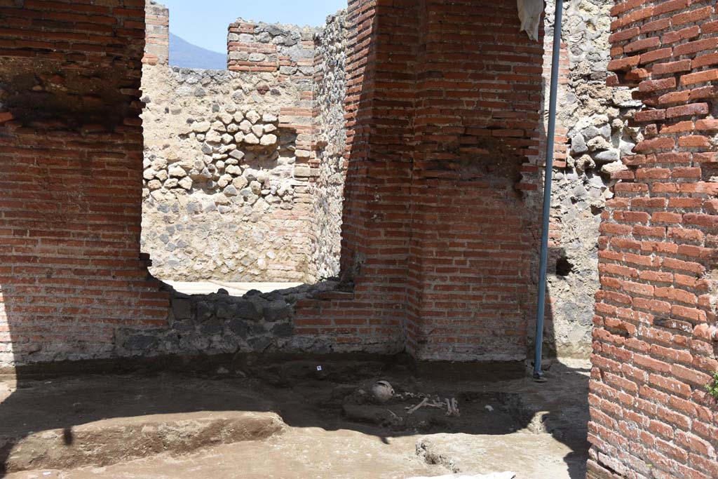 IX.4.18 Pompeii. 2018. Location in room "I", outside room "n", where the skeleton of a child of about 7-8 years old was discovered.
According to the PAP noticeboard, the skeletal remains were undisturbed, but had been repositioned, with great attention, probably by the excavators of the third quarter of the 19th century.
Photograph © Parco Archeologico di Pompei.
