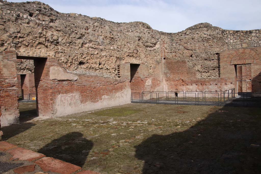 IX.4.18 Pompeii. October 2020. 
Room “q”, tepidarium, looking towards north wall with two doorways into room “p”. On the right is the doorway to room “r”. 
Photo courtesy of Klaus Heese.
