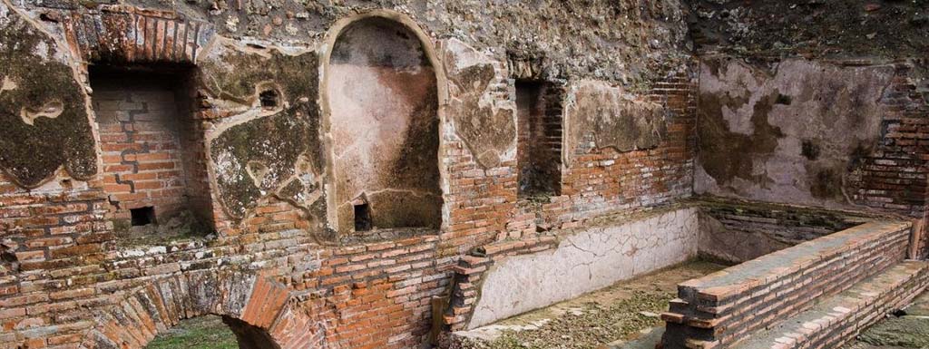 IX.4.18 Pompeii. Terme Centrali. 2018. Bath at east end of caldarium “s”. Photograph © Parco Archeologico di Pompei.