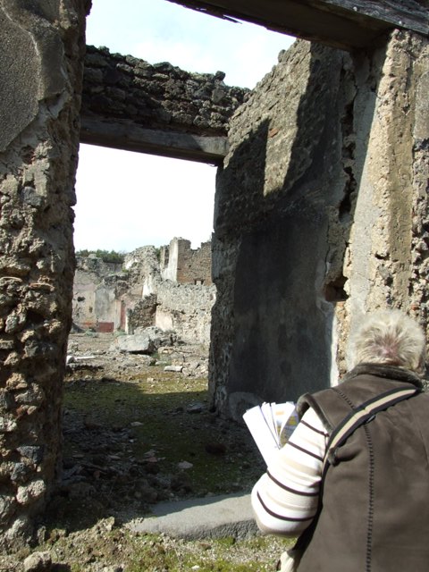 IX.5.18 Pompeii.  May 2005.  Room c.  From the east looking west.  The back of room c is on the right.  Room d is at the rear on the left, past the entrance at IX.5.19.