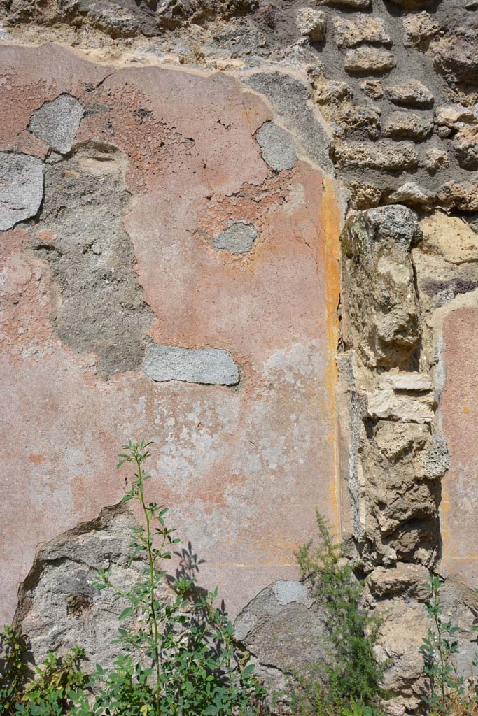 IX.5.18 Pompeii. May 2017. Room b, east wall in south-east corner, near wall of room i.
Foto Christian Beck, ERC Grant 681269 DÉCOR.
