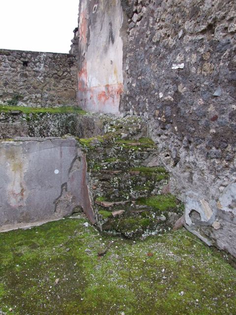 IX.8.6 Pompeii.  September 2004.  Cellar, or Servants Kitchen. Under the baths area, taken from Vico del Centenario.

