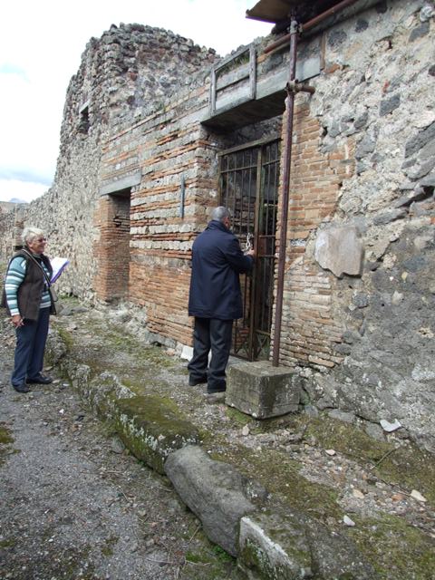 IX.9.c Pompeii.  March 2009.  Looking south.  Remains of plastered and painted street frontage between IX.9.c and IX.9.d
