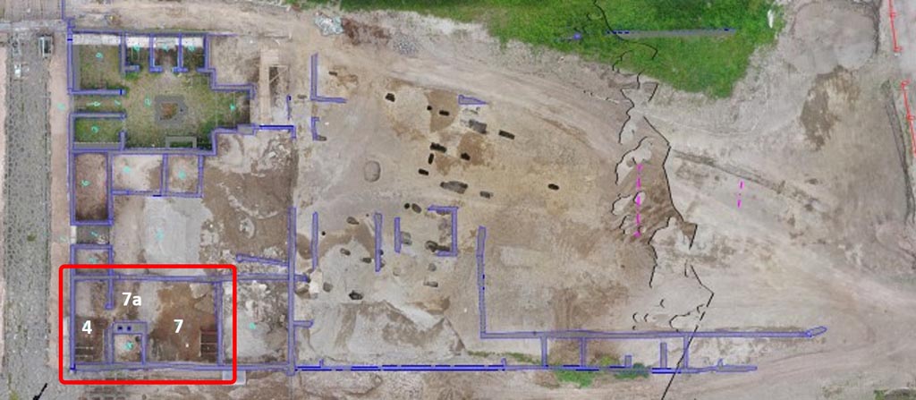 IX.10.1 Pompeii. May 2023. Plan showing excavations underway in rooms 4, 7 and oven 7a.
IX.10.1 Pompei. Maggio 2023. Planimetria degli scavi in corso nell’ambiente 4, 7 e il forno 7a.