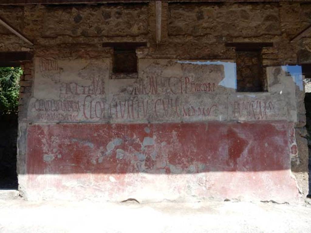 IX.11.3 Pompeii. May 2016. Wall on east of entrance 3, between 3 and 4.  Photo courtesy of Buzz Ferebee.
