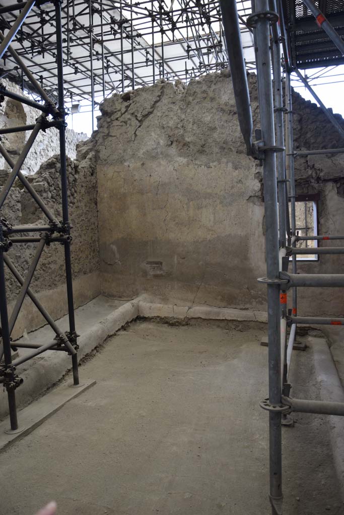 IX.12.6 Pompeii. February 2017. 
Room 6, looking towards south wall. Photo courtesy of Johannes Eber.
