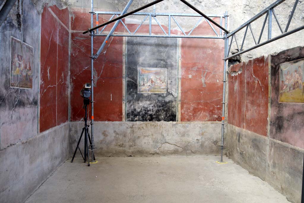 IX.12.6 Pompeii. February 2017. Room 3, looking towards north wall in triclinium. Photo courtesy of Johannes Eber.
