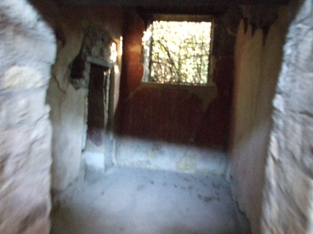 HGW24 Pompeii. December 2006.  Room to the East of peristyle.