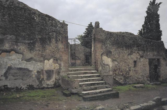 HGW24 Villa of Diomedes or Villa di Diomede.   Peristyle.