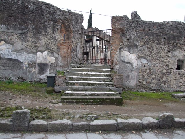 HGW24 Villa of Diomedes or Villa di Diomede.  Door to baths complex.
