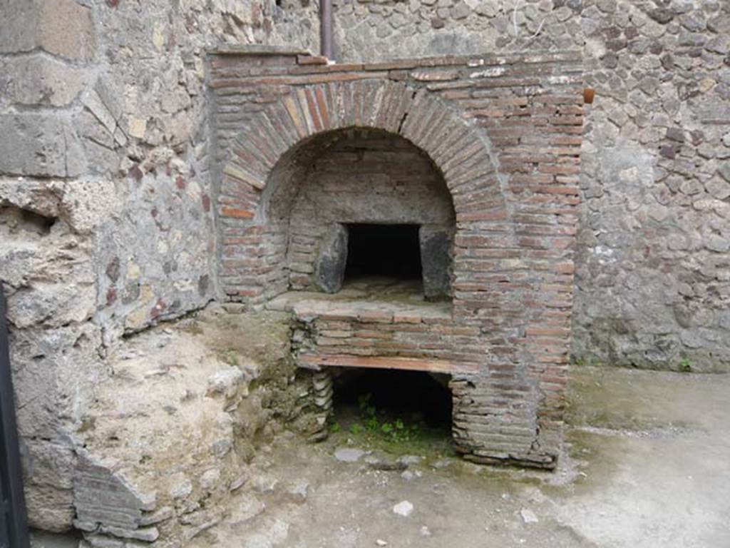 Villa of Mysteries, Pompeii. May 2010. Room 61, kitchen courtyard, oven near south wall. Photo courtesy of Buzz Ferebee.
