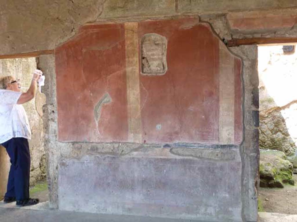 Villa of Mysteries, Pompeii. May 2010. Painted north wall of peristyle D, between doorways 28 and 29.  