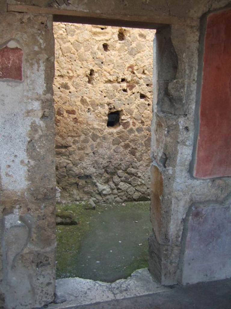 Villa of Mysteries, Pompeii. May 2006. Doorway to room 28, rustic cubiculum.