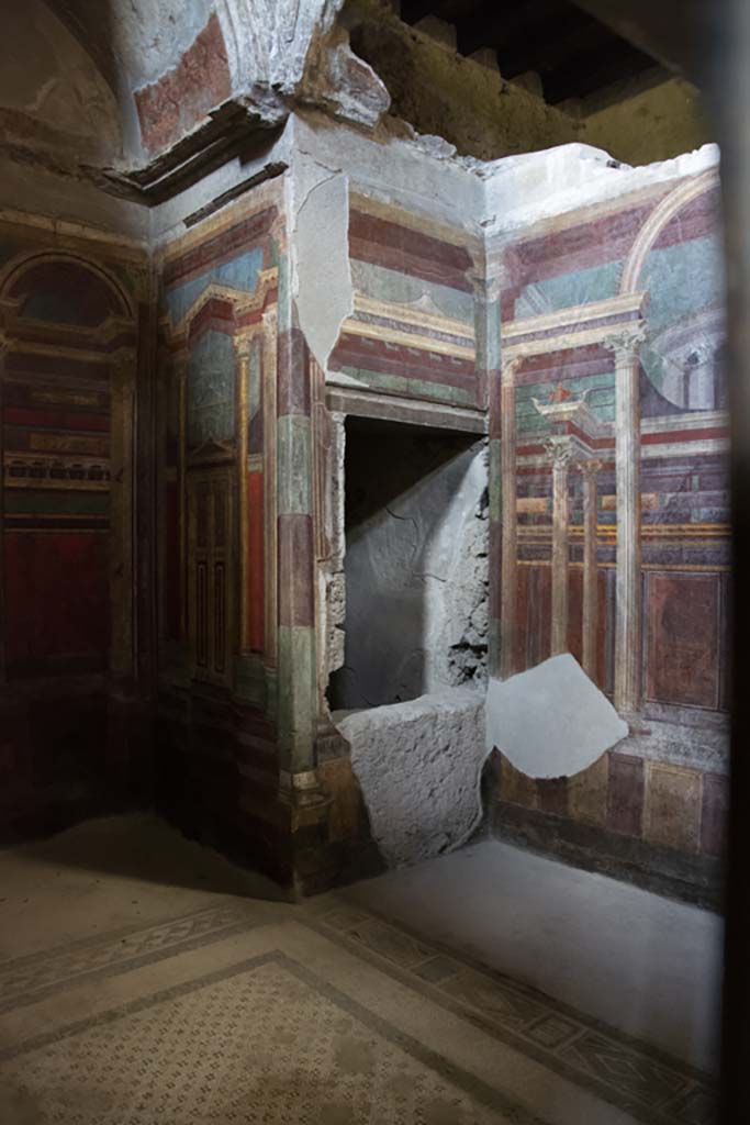 Villa of Mysteries, Pompeii. November 2017. Room 16, looking towards south-east corner.
Foto Annette Haug, ERC Grant 681269 DÉCOR.
