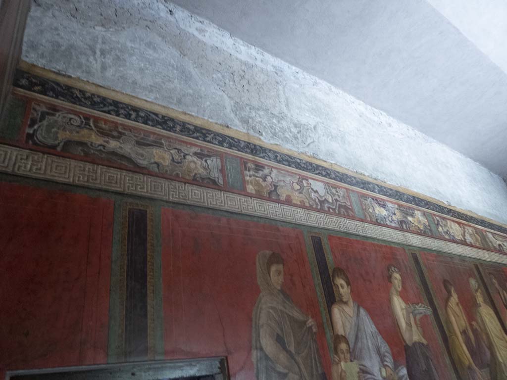 Villa of Mysteries, Pompeii. September 2017. Room 5, detail from upper north wall.
Foto Annette Haug, ERC Grant 681269 DÉCOR.

