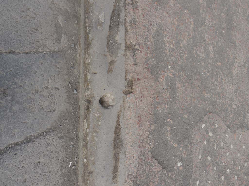 Via Marina, Pompeii. September 2018. Detail of pavement outside VII.7.32, Temple of Apollo.
Foto Anne Kleineberg, ERC Grant 681269 DÉCOR.
