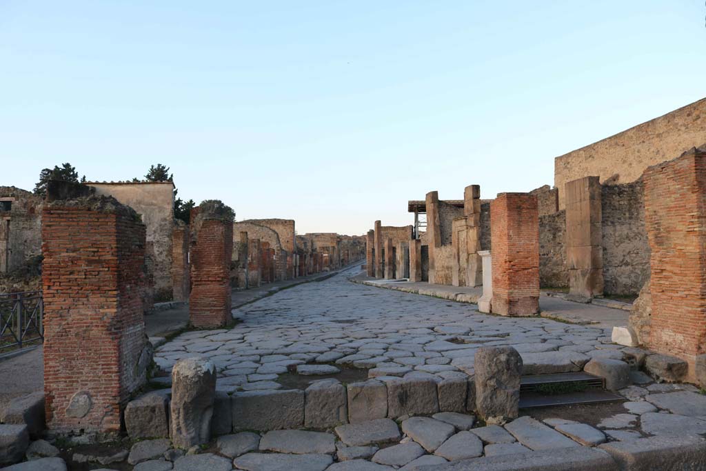 Via Stabiana, lower left to right, Pompeii. December 2018. 
Looking west from Holconius’s crossroads, with VIII.4, on left, and VII.1, on right, on Via dell’Abbondanza. Photo courtesy of Aude Durand.

