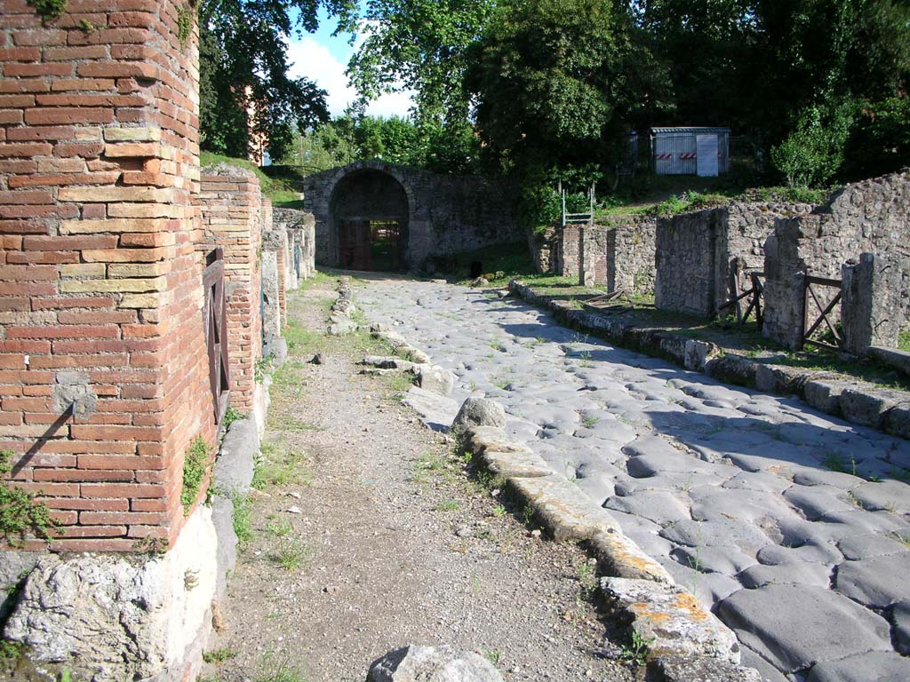 Via Stabiana, Pompeii. May 2010. Looking south from east side of roadway, from I.1. on left. Photo courtesy of Ivo van der Graaff.