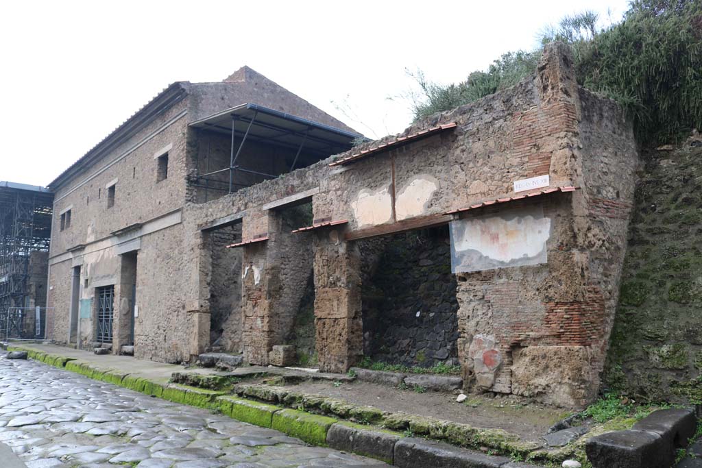 Via dell’Abbondanza, north side, Pompeii. 
Looking west along front façade from IX.13.6, on right, towards IX.13.1, on left. Photo courtesy of Aude Durand.
