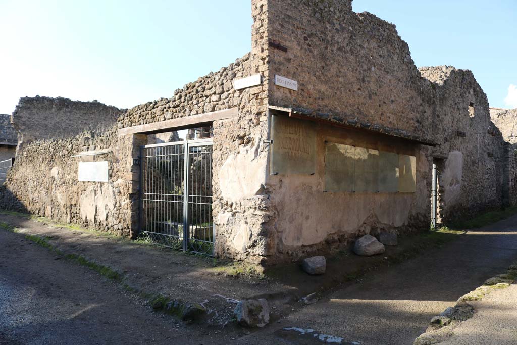 Via di Castricio, Pompeii. december 2018. 
Looking west towards junction of Via di Castricio, on left, with Vicolo dell’ Efebo, on right. Photo courtesy of Aude Durand.

