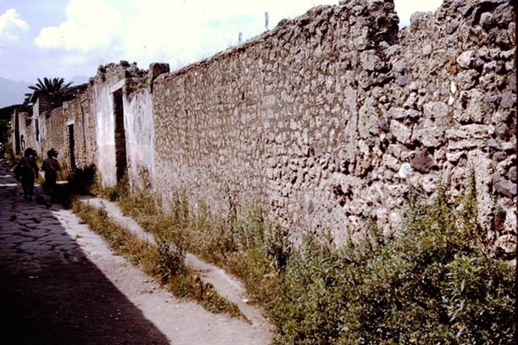 Via di Nocera, east side, Pompeii. 1964. Looking north from near II.1.9. Photo by Stanley A. Jashemski.
Source: The Wilhelmina and Stanley A. Jashemski archive in the University of Maryland Library, Special Collections (See collection page) and made available under the Creative Commons Attribution-Non Commercial License v.4. See Licence and use details.
J64f1367

