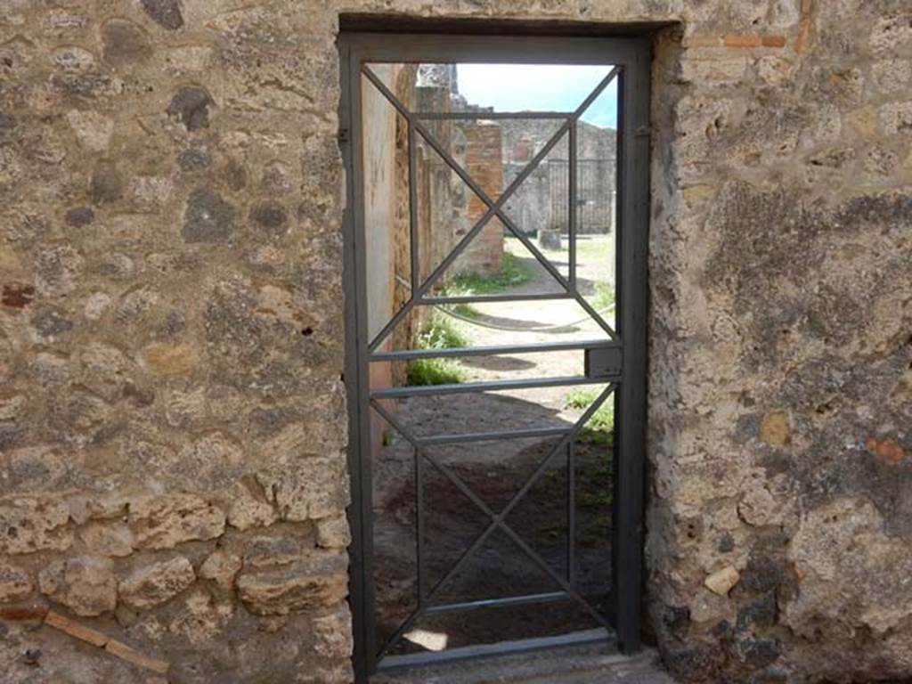 Vicolo del Gallo, Pompeii, May 2018. Rear doorway to VII.7.10. Photo courtesy of Buzz Ferebee. 