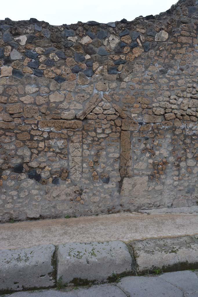 Vicolo del Menandro, Pompeii. March 2018. Detail, looking north to south wall of Insula. 
Foto Tobias Busen, ERC Grant 681269 DCOR.
