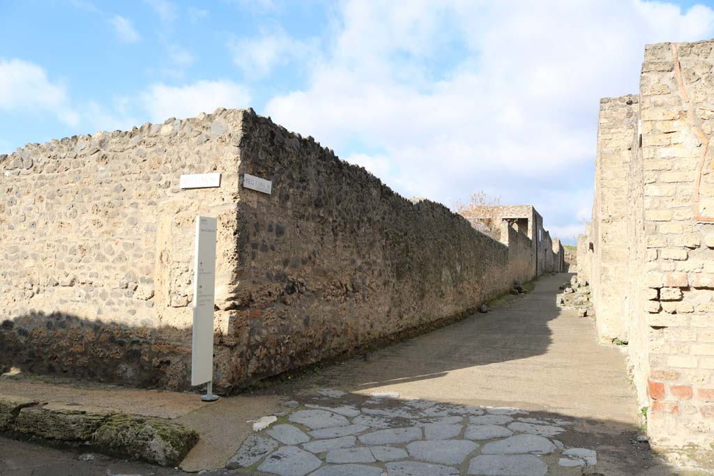 Vicolo della Nave Europa, west side, Pompeii. December 2018. 
Looking north towards I.11.9 and Via dellAbbondanza, from junction with Via di Castricio. Photo courtesy of Aude Durand.
