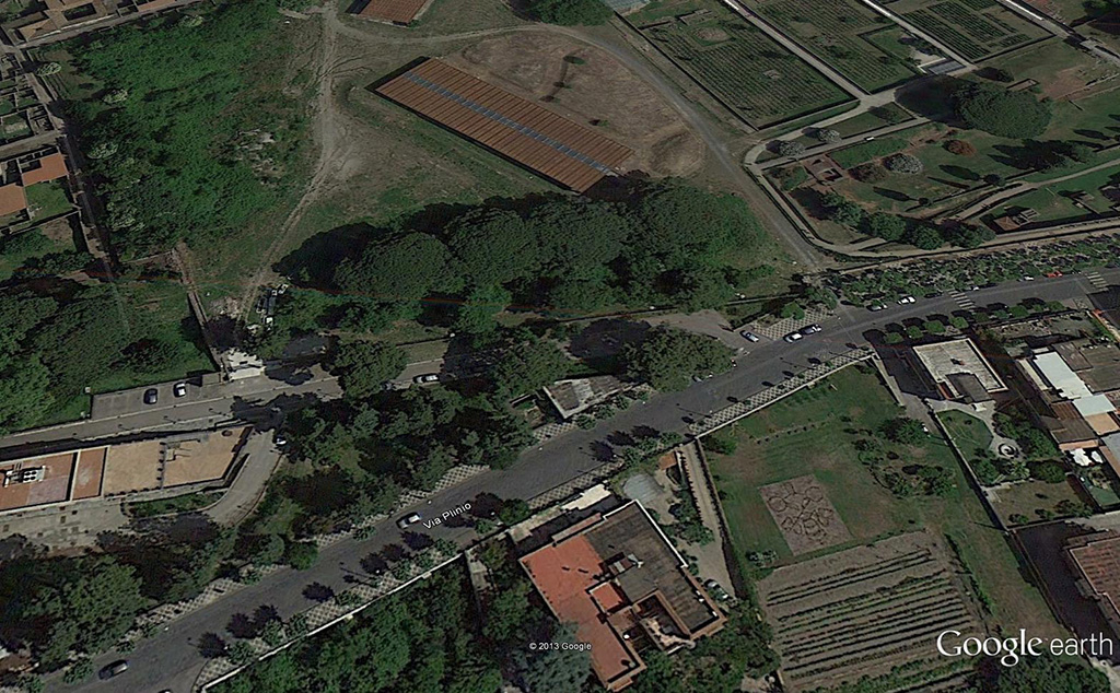 Pompei, Tombe presso la Strada Regia. Location of tombs. Photo © Google Earth.
