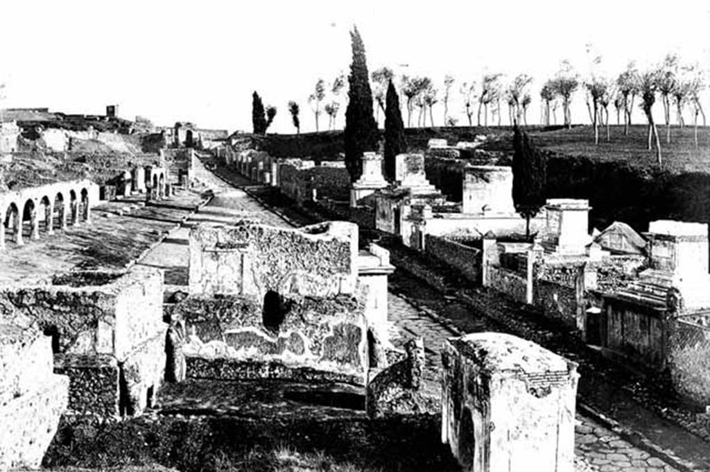 HGE43 Pompeii. Postcard c.1870. Looking across HGE43 (front left) and HGE42 along Via dei Sepolcri. Photo courtesy of Rick Bauer.
