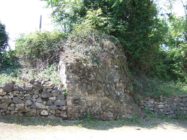 Tomb HGW06 and shop  HGW07