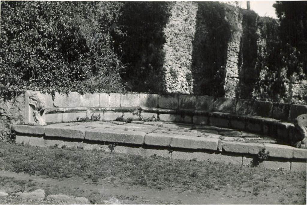 SGD Pompeii. c.1936 photo of schola tomb of Marcus Tullius. See Warscher T., 1936. Codex Topographicus Pompeianus Regio I.1, I.5. Rome:DAIR. No. 3.