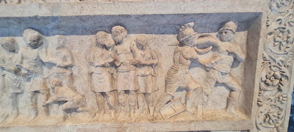 SG6 Pompeii. April 2023. Detail of gladiator combat from middle row, right-hand side. Photo courtesy of Giuseppe Ciaramella.