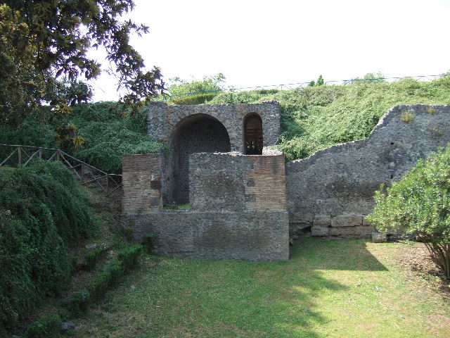 T2 Pompeii. Tower II. December 2005. Inside tower, looking east.