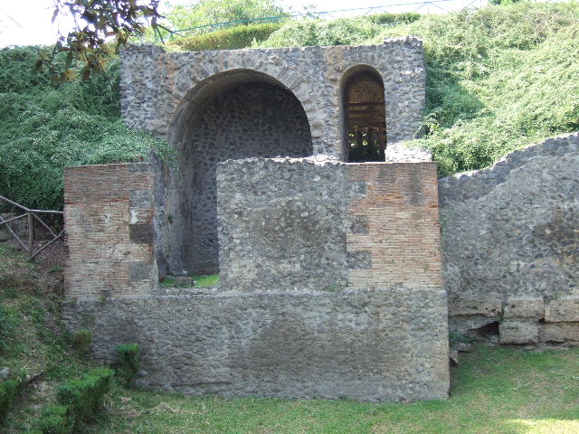 T2 Pompeii. Tower II. December 2005. Inside tower looking north east.