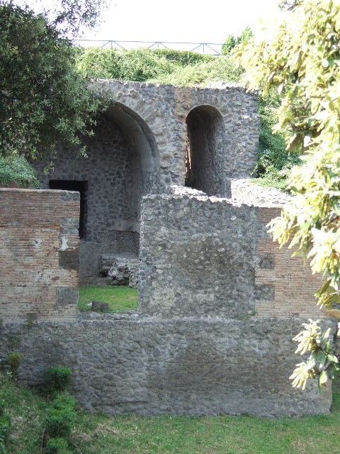 T2 Pompeii. Tower II. December 2005. Inside tower looking north.