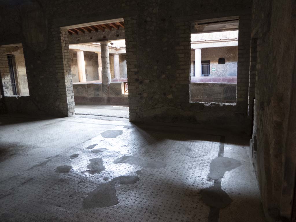 Oplontis Villa of Poppea, September 2017. 
Room 27, looking towards east wall, with two windows and doorway to enclosed peristyle no.32.
Foto Annette Haug, ERC Grant 681269 DÉCOR. 
