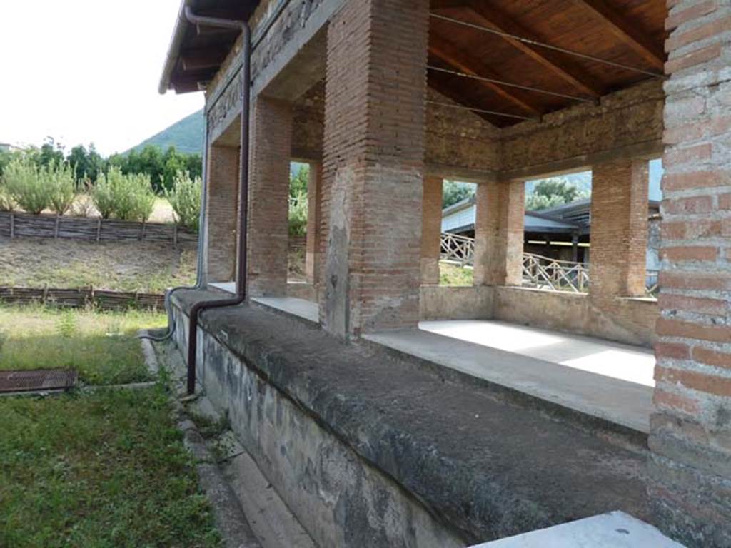 Stabiae, Villa Arianna, September 2015. Room 13, looking south along exterior wall of room A, with many windows overlooking the garden.